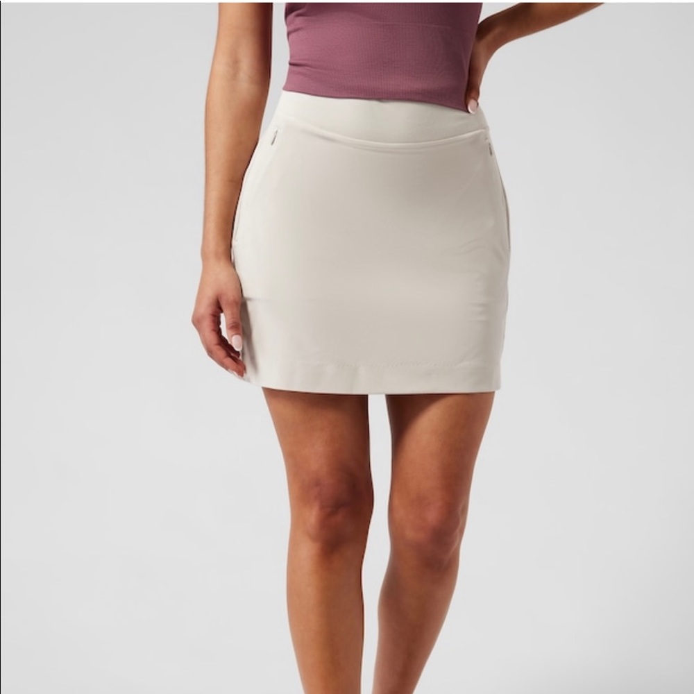 Athleta Soho Skort NWT in Abalone Grey color. Size 0.